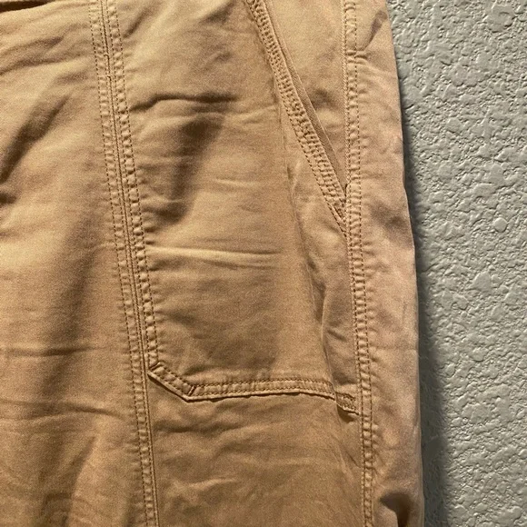 White House black market. Women’s mid rise straight crop pants. Brown/tan - Picture 8 of 8